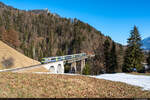 Am 23.01.2022 ist BLS RBDe 566 II 238 unterwegs als RegioExpress und konnte hier auf dem Bunschenbach Viadukt bei Weissenburg im Simmental aufgenommen werden