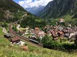 Ich musste nicht lange warten bis der nchster Zug kam: Der ehemaliger Schulreferenzezug (Schwalbe) BDe 4/4 Nr. 1646 verkehrte am 10. Juni 2017 als Extrazug von Erstfeld-Airolo-Erstfeld durch die 3 Schleifen bei Wassen. (Handybild)