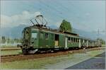 Der SBB BDe 4/4 1625 schiebt in Le Bouveret seinen Regionalzug unterwegs von St-Gingolph nach St-Maurice nach dem Halt aus dem Bahnhof. 

Analogbild vom August 1994