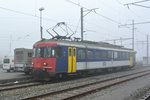 Kurz vor dem Ausscheiden der RBe aus dem Plandienst bei den OeBB; 07.12.2015: Der RBe 206 hat seine Gterlast nach Oensingen gebracht und wartet nun auf die Rckfahrt nach Balsthal.