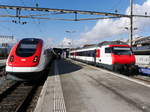 SBB - ICN nach Basel und Ersatzzug von Biel nach Delemont bei der Leerfahrt zurück nach Biel im Bahnhof Delemont am 10.03.2017