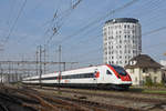 ICN 500 015  Jean Jacques Rousseau  durchfährt den Bahnhof Pratteln.