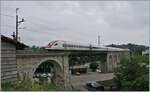 Der SBB ICN 500 005  Heinrich Pestalozzi  ist als IR51 auf dem 285 Meter langen Mösli Viadukt kurz vor der Ankunft in Grenchen Nord auf dem Weg von Biel/Bienne nach Basel SBB.

4. Juli 2021