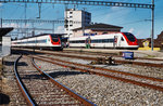 Zugkreuzung zweier RABDe 500 im Bahnhof Uzwil.
Rechts der ICN 1527 von Lausanne nach St. Gallen.
Links der ICN 1532 von St. Gallen nach Lausanne.
Aufgenommen am 18.7.2016.