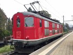 Re 4/4 I 10009  am 16.10.16 vor einem Roten Signal in Grenchen Süd.