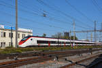 RABe 501 010-9 Giruno durchfährt den Bahnhof Pratteln.