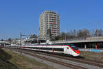 RABe 501 010-9 Giruno fährt Richtung Bahnhof Muttenz.