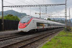 RABe 501 015-8 Giruno durchfährt den Bahnhof Gelterkinden. Die Aufnahme stammt vom 17.08.2021.