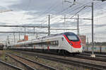 RABe 501 029-9 Giruno durchfährt am 02.011.2022 den Bahnhof Muttenz.