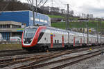 RABe 502 211-1 durchfährt den Bahnhof Lausen.