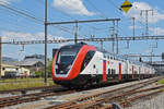 RABe 502 402-6 Twindexx durchfährt den Bahnhof Pratteln.