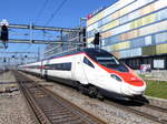 SBB - ETR 503 018 bei der durchfahrt der Haltestelle Bern Wankdorf am 29.04.2017