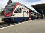 Von Bern nach Burgdorf mit der Zürcher S-Bahn, RABe 511 039 als RE nach Olten, 4.11.17 im Bhf Burgdorf.