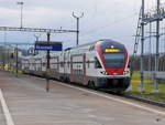 SBB - Triebzug RABe 511 107 bei der durchfahrt im Bahnhof von Busswil am 03.02.2018
