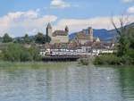 Vor der Kulisse des Schloss Rapperswi ist die SBB RABe 511 011  Dietikon  am 16.