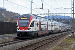 RABe 511 020 durchfährt den Bahnhof Gelterkinden.