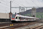 RABe 521 014, auf der S3, fährt beim Bahnhof Sissach ein.