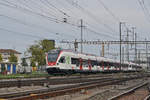 RABe 521 015, auf der S1, verlässt den Bahnhof Pratteln.