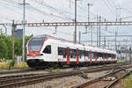 RABe 521 025, auf der S3, fährt zum Bahnhof Pratteln.