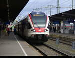 SBB - RABe  521 205 als Regio (S6 ) ach Engen im Bhf. Singen am 26.11.2023