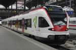 RABe 521 002, ein vierteiliger FLIRT, S-Bahn-gerecht mit 8 Türen pro Seite, in Basel SBB, 4.11.15.