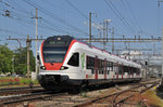 RABe 521 016, auf der S3 verlässt den Bahnhof Pratteln. Das abzweigende Gleis führt auf eine Strasse und in ein Industriegebiet, vom wo aus auch diese Aufnahme am 28.05.2016 entstand.