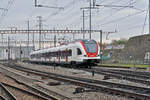 RABe 522 210, auf der S3, fährt zum Bahnhof Pratteln.