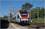 Der RABe 522 221 verlässt als Léman Express 11128 Coppet - Lancy Pont Rouge den Halt Genthod Bellevue Richtung Genève.
19. Juni 2018