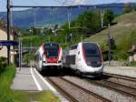 SBB / SNCF - SBB Triebzug RABe 522 213 an Warten und TGV  4406 bei der durchfahrt in La Plaine am 06.05.2015