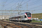 RABe 523 006, auf der S3, fährt zum Bahnhof Pratteln.