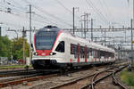 RABe 523 066, auf der S3, verlässt den Bahnhof Pratteln.