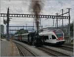 Regionalverkehr gestern und heute: Während die ST E 3/3 N° 3 mit ihrem Zug auf ein freies Bahnsteiggleis in Sursee wartet, fährt auf dem Nebengleis ein SBB RABe 523 009 ein, der in Sursee wendet und nach Baar zurück fahren wird.
27. Aug. 2017 