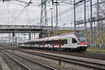 RABe 523 069, auf der S3, fährt beim Bahnhof Muttenz ein. Die Aufnahme stammt vom 09.03.2018.