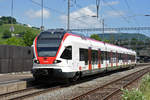 RABe 523 047, auf der S3, verlässt den Bahnhof Gelterkinden. Die Aufnahme stammt vom 31.05.2018.