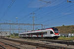 RABe 523 071, auf der S1, verlässt den Bahnhof Pratteln.