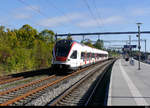 SBB - Triebzug RABe 523 015 bei der durchfahrt im Bahnhof Mies am 08.10.2020