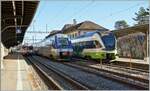 Eine kleine Triebwagenparade in Le Locle: Auf Gleis 1 steht der SBB RABe 523 077 der langfristig an die TRN/TransN vermietet wurde, er wird um 11:20 als Regio 20 6331 nach Neuchâtle fahren. Auf Gleis 2 ist der SNCF Z 76715 als TER 18107 von Besançon-Viotte nach La Chaux-de-Fonds unterwegs und wird seinen Bahnsteig 2 hinter dem der TRN BDe 4/4 N° 3 erreichen. Der ex cmn BDe 4/4 N° 3 (Jahrgang 1950) wartet seinerseits auf die Abfahrt als R 24 14 nach Les Brenets.

3. Februar 2024