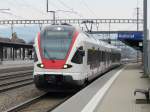 SBB - Triebzug RABe 523 041-7 bei der einfahrt im Bahnhof Rothrist am 12.03.2010    