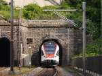 RABe 523 046 (Flirt) als S2 Erstfeld - Baar Lindenfeld kommt aus dem Tunnel kurz vor Sisikon; 13.06.2014
