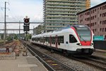 Einfahrt von RABe 523 009  ein sympathischer zug.  am 14.05.2015 als S3 (Olten - Porrentruy  in den Bahnhof von Pratteln.