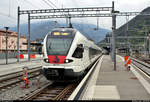 RABe 524 202 (Stadler FLIRT) der TILO SA (SBB/TRENORD S.r.l.) als RE 4317 von Erstfeld (CH) nach Lugano (CH), weiter als RE 25517 nach Chiasso (CH), weiter als R 25517 nach Milano Centrale (I), verlässt den Bahnhof Bellinzona (CH) auf Gleis 2.
[20.9.2019 | 10:23 Uhr]