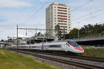 ETR 610 fährt Richtung Bahnhof Muttenz. Die Aufnahme stammt vom 19.06.2020.