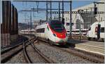 Der SBB ETR 610 005 erreicht als EC 39 von Genève nach Milano den Bahnhof von Lausanne, wo seit langem und wohl noch lange umgebaut wird.

7. März 2024 