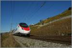 Bei Cully fhrt eine kleine Steintreppe zu dieser mir bisher unbekannten Fotostelle.
SBB ETR 610 von Milano auf dem Weg nach Genve. 
28. Okt. 2013