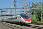 ETR 610 durchfährt den Bahnhof Muttenz. Die Aufnahme stammt vom 01.08.2016.