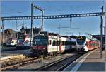 S7 nach Winterthur und S5 nach Zug mit 511er, S6 nach Schwanden mit NPZ und S40 nach Einsiedeln mit Flirt in Rapperswil. (15.12.2017)