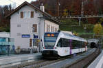 LÄUFELFINGERLI IN LÄUFELFINGEN.
TRHURBO RABe 526 als S 9 Olten - Sissach am 18. November 2019.
Foto: Walter Ruetsch