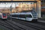 Nachschuss auf den Thurbo RABe 526 766, der an diesem Abend als S8 nach Schaffhausen unterwegs war. Hier bei der Einfahrt in den Bahnhof St. Fiden.

St. Gallen St. Fiden, 04.04.2020