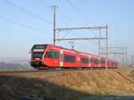 Eine S44 von Langnau/Wiler via Burgdorf und Bern nach Rosshäusern, bestehend aus den BLS-GTW 2/8 RABe 526 283 und 280 (ehemals RM) am 24. Dezember 2007 bei Riedbach.