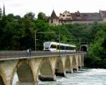 SBB-Thurbo 526 775-2 als S 33 von Winterthur nach Schaffhausen, auf der Rheinbrcke unterhalb vom Schloss Laufen am Rheinfall; 21.06.2010